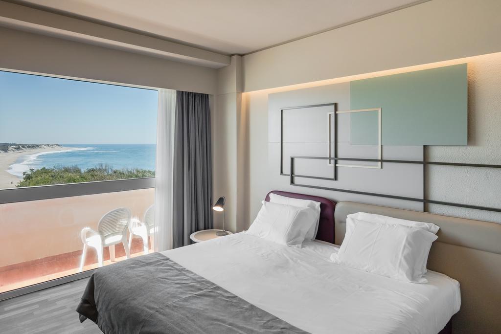 Chambre Double ou Lits Jumeaux - Vue Latérale sur Mer